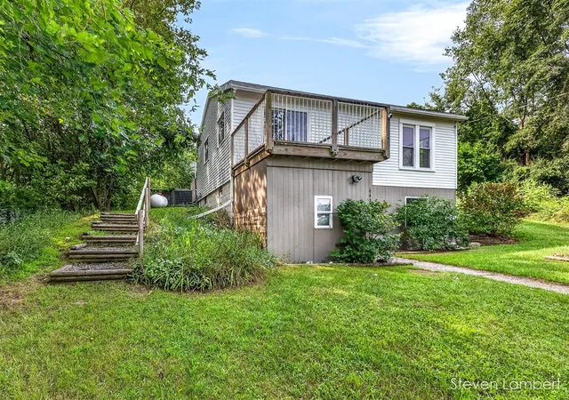 3rd image of 6499 Oakwood Dr, Delton, MI 49046 | MLS# 70553481