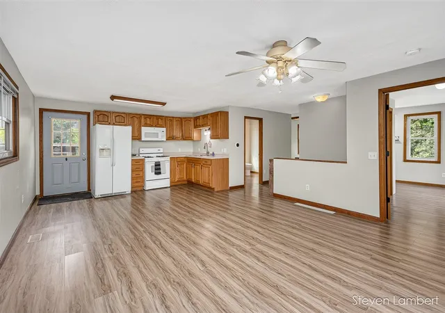 4th image of 6499 Oakwood Dr, Delton, MI 49046 | MLS# 70553481