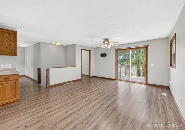 5th image of 6499 Oakwood Dr, Delton, MI 49046 | MLS# 70553481