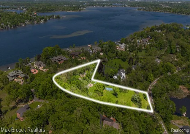 Homes for sale in Orchard Lake, MI | 4785 Dow Ridge Rd, Orchard Lake, MI 48324 | MLS# 60997936