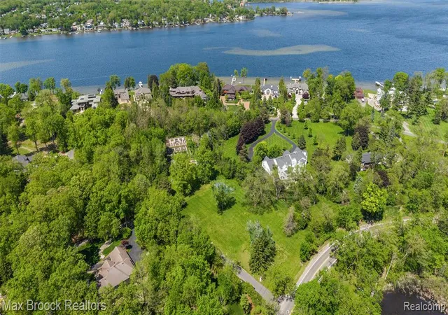 Homes for sale in Orchard Lake, MI | 4785 Dow Ridge Rd, Orchard Lake, MI 48324 | MLS# 60997936