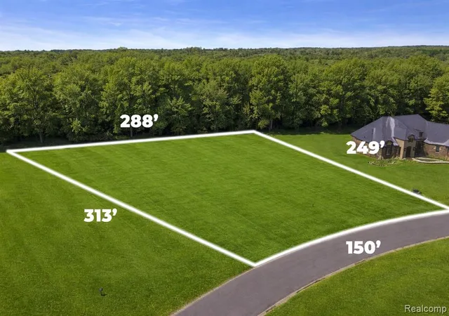 Homes for sale in Oakland, MI | 1583 Vista Dr, Oakland, MI 48363 | MLS# 60969272