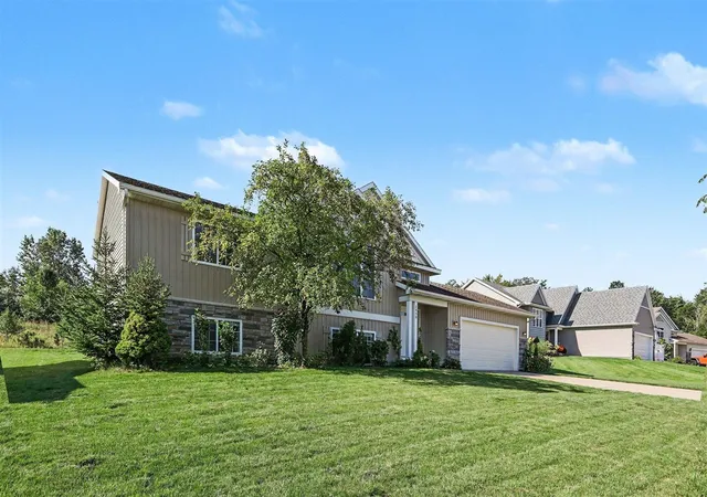 Photo 3 of Sale Pending at 2950 Windy Wood St, Kentwood, MI 49512 | MLS# 70554545 | Listing updated on 2026-09-14