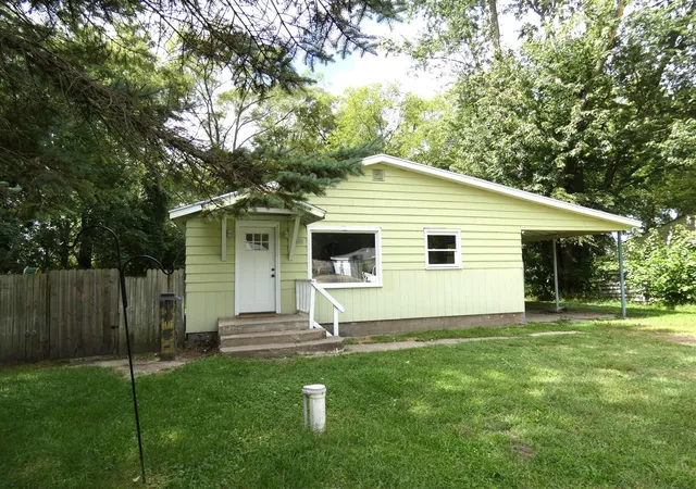 Photo 2 of Single family home for sale at 1608 Reeder Ave, Benton Harbor, MI 49022 | MLS# 70492290 | Listing updated on 2025-09-09