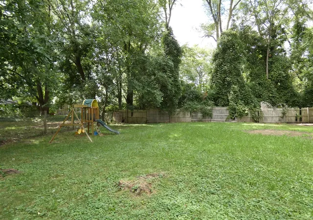 Photo 3 of Single family home for sale at 1608 Reeder Ave, Benton Harbor, MI 49022 | MLS# 70492290 | Listing updated on 2025-09-09