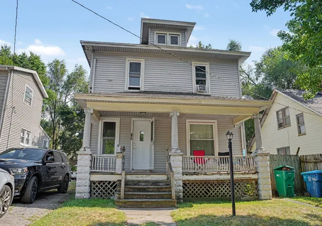 1st image of 824 Franklin St, Kalamazoo, MI 49001 | MLS# 50217104