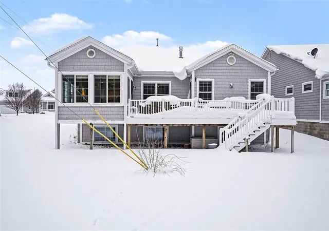 3rd image of 627 Parkview Ave, Spring Lake, MI 49456