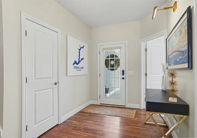 4th image of 627 Parkview Ave, Spring Lake, MI 49456