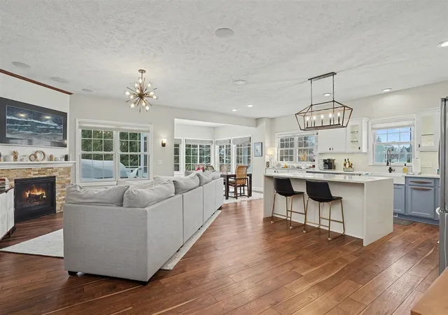 5th image of 627 Parkview Ave, Spring Lake, MI 49456