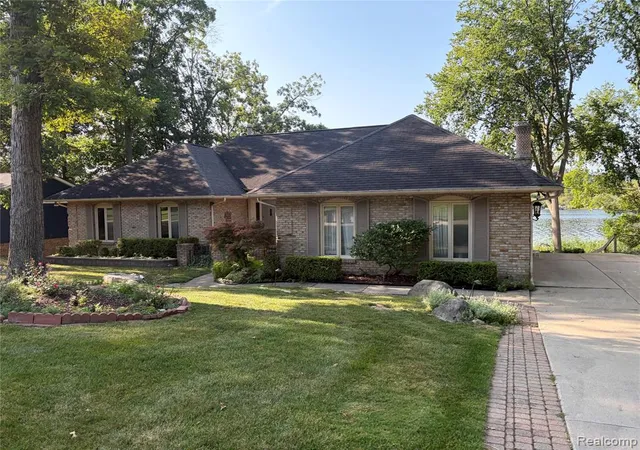 1st image of 152 Overlake, Lake Orion, MI 48362 | MLS# 61023810