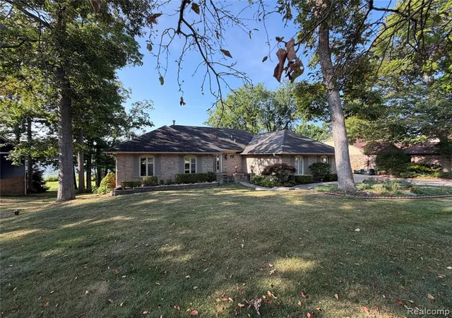 2nd image of 152 Overlake, Lake Orion, MI 48362 | MLS# 61023810