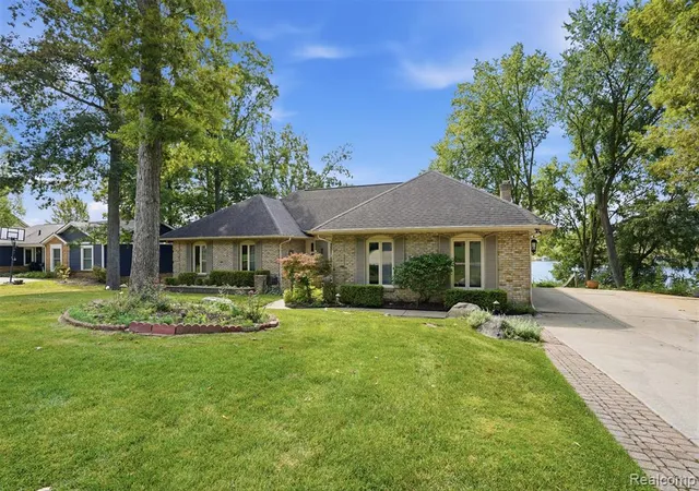 Photo 3 of Single family home for sale at 152 Overlake, Lake Orion, MI 48362 | MLS# 61023810 | Listing updated on 2026-09-04