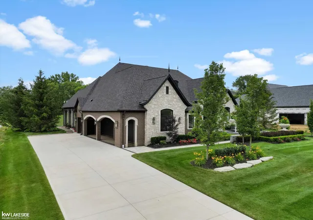 Homes for sale in Washington Twp, MI | 5769 Cotswold Dr #16, Washington Twp, MI 48094 | MLS# 50197263