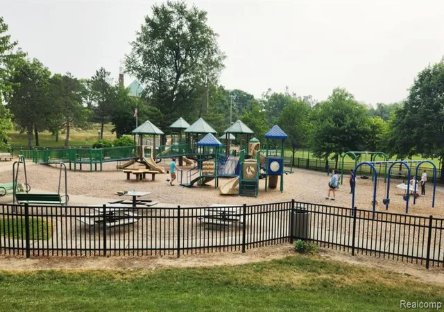 18th image of 33566 Baldwin, Farmington Hills, MI 48336 | MLS# 61000170