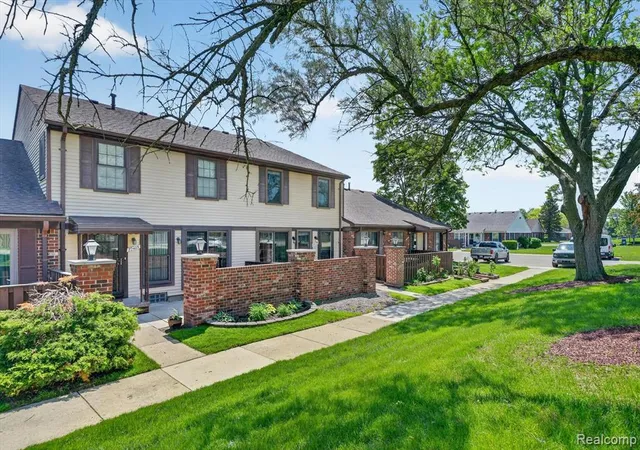 2nd image of 39427 Heatherheath Dr, Clinton Township, MI 48038 | MLS# 60994565