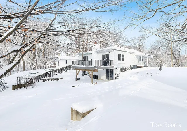 Photo 3 of Sale Pending at 1804 Kreft St, Grand Rapids, MI 49525 | MLS# 70512975 | Listing updated on 2026-02-04