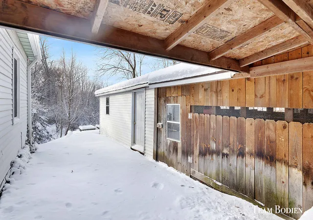 Photo 3 of Sale Pending at 1804 Kreft St, Grand Rapids, MI 49525 | MLS# 70512975 | Listing updated on 2026-02-04