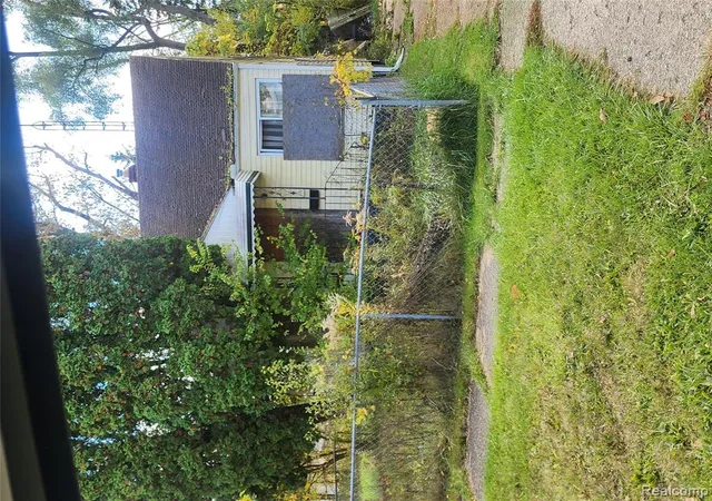 Photo 1 of Single family home for sale at 525 W Pulaski Ave, Flint, MI 48505 3123 | MLS# 60949588 | Listing updated on 2026-09-10
