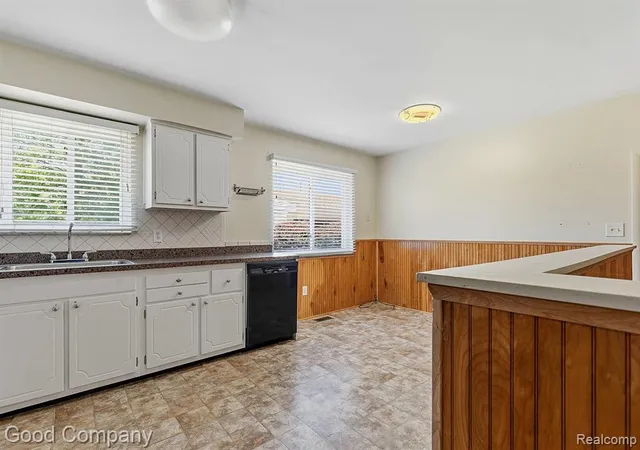 Homes for sale in Sterling Heights, MI | 8246 Independence Dr, Sterling Heights, MI 48313 | MLS# 61002534