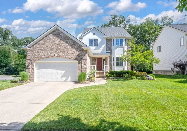 Homes for sale in Commerce Township, MI | 2711 Greenlawn Ave, Commerce Township, MI 48382 | MLS# 61006098