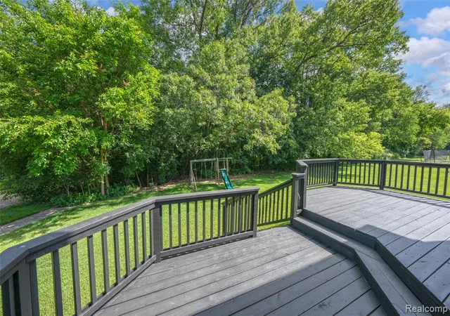 Homes for sale in Commerce Township, MI | 2711 Greenlawn Ave, Commerce Township, MI 48382 | MLS# 61006098