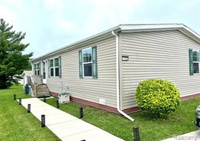 Photo 2 of Manufactured home for sale at 17096 Detroiter Ave, Davisburg, MI 48350 | MLS# 61008356 | Listing updated on 2026-08-27
