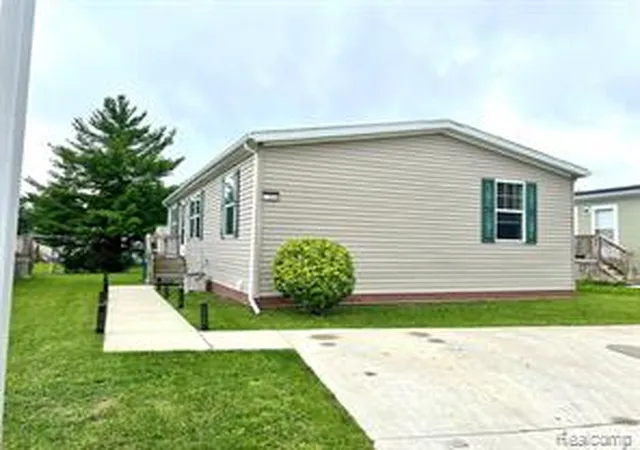 Photo 3 of Manufactured home for sale at 17096 Detroiter Ave, Davisburg, MI 48350 | MLS# 61008356 | Listing updated on 2026-08-27