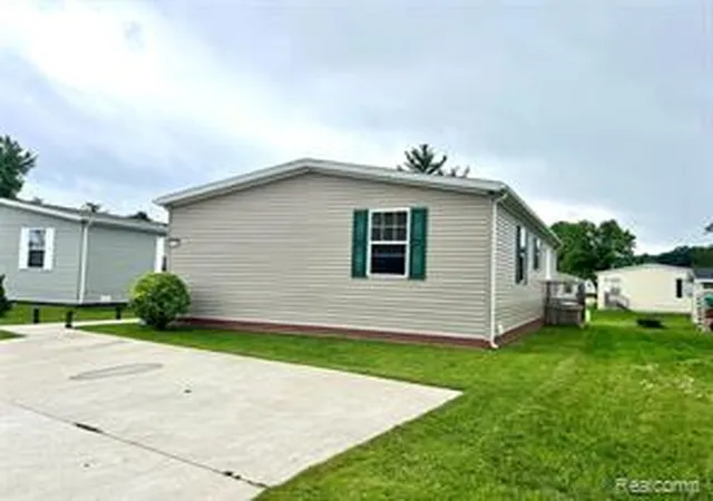 Photo 4 of Manufactured home for sale at 17096 Detroiter Ave, Davisburg, MI 48350 | MLS# 61008356 | Listing updated on 2026-08-27
