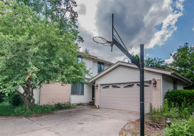 Homes for sale in East Lansing, MI | 1325 Chartwell Carriage Wy, East Lansing, MI 48823 | MLS# 70539596