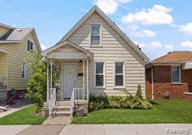 Homes for sale in Wyandotte, MI | 2104 11th St, Wyandotte, MI 48192 | MLS# 61009978
