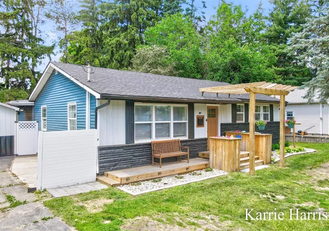 Homes for sale in Greenville, MI | 415 S Luray St, Greenville, MI 48838 | MLS# 70539615