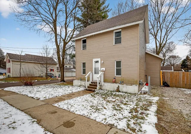 Homes for sale in Marshall, MI | 620 E Green St, Marshall, MI 49068 | MLS# 70511528