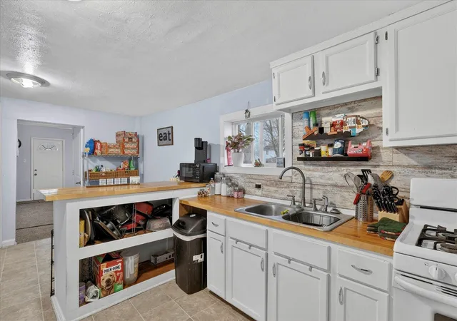Homes for sale in Marshall, MI | 620 E Green St, Marshall, MI 49068 | MLS# 70511528