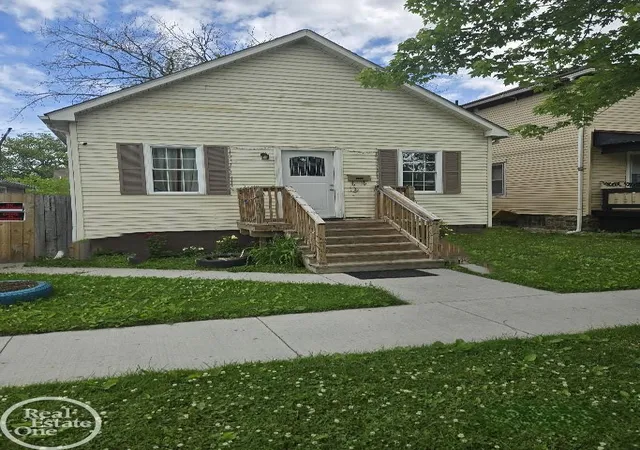 Homes for sale in Port Huron, MI | 1115 Griswold St, Port Huron, MI 48060 | MLS# 50211073