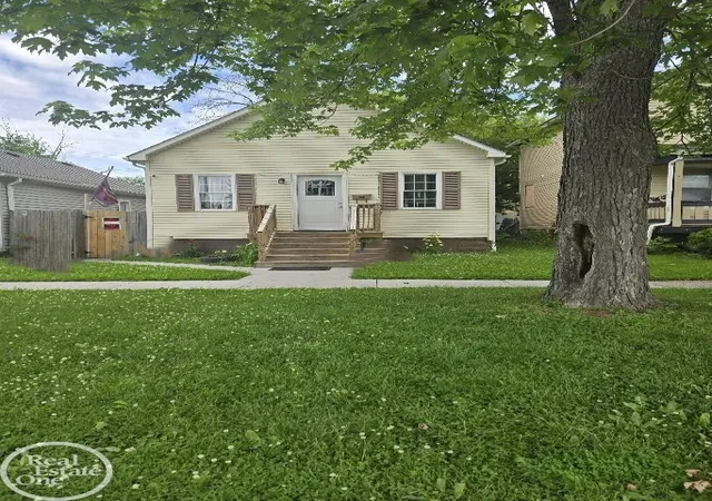 Homes for sale in Port Huron, MI | 1115 Griswold St, Port Huron, MI 48060 | MLS# 50211073