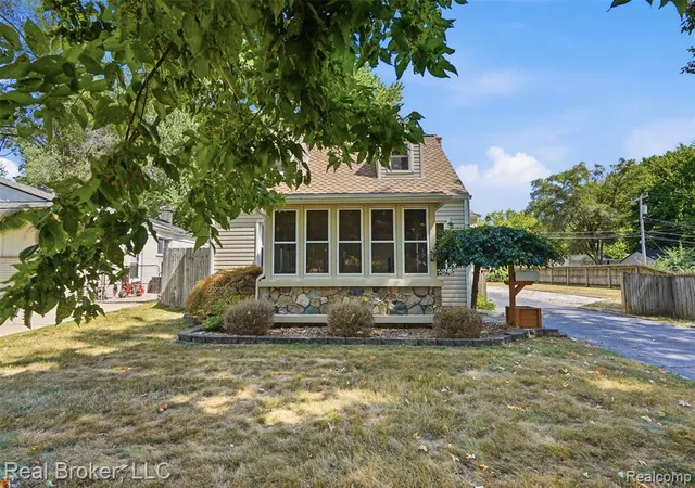 Photo 1 of Single family home for sale at 19410 Rensellor St, Livonia, MI 48152 2527 | MLS# 61025567 | Listing updated on 2026-08-31