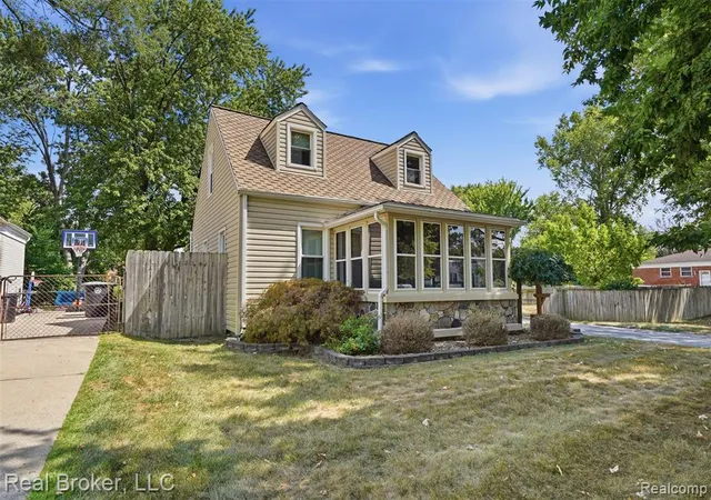 Photo 33 of Single family home for sale at 19410 Rensellor St, Livonia, MI 48152 2527 | MLS# 61025567 | Listing updated on 2026-08-31