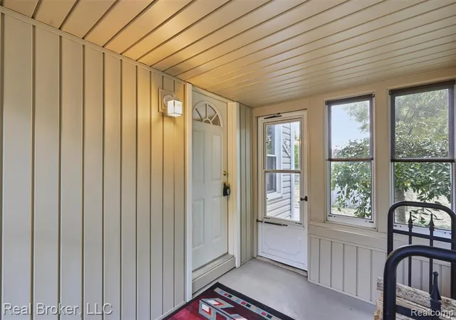 Photo 3 of Single family home for sale at 19410 Rensellor St, Livonia, MI 48152 2527 | MLS# 61025567 | Listing updated on 2026-08-31