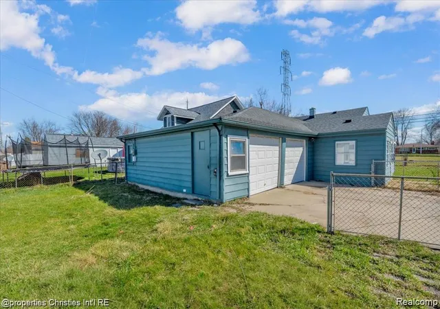 Homes for sale in Taylor, MI | 7952 Robert St, Taylor, MI 48180 | MLS# 61008823