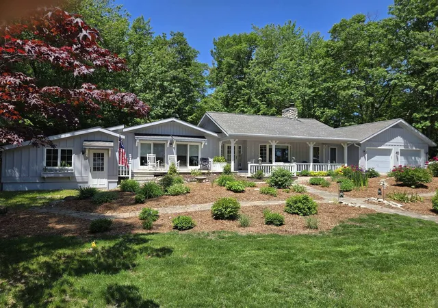 Photo 4 of Single family home for sale at 12981 N Forest Beach, Northport, MI 49670 | MLS# 80071404 | Listing updated on 2026-10-02