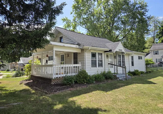 Homes for sale in Jackson, MI | 1503 Warren Ave, Jackson, MI 49203 | MLS# 70539348