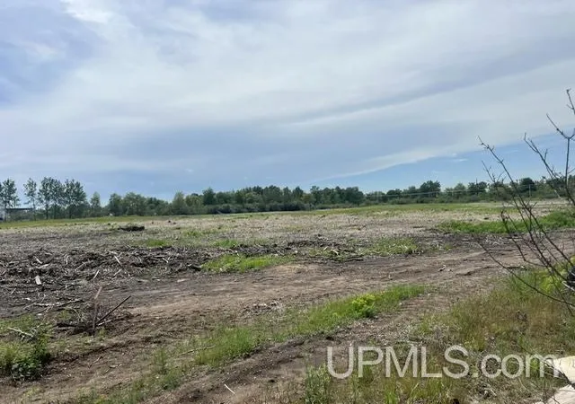 2nd image of 928 N 30th St, Escanaba, MI 49829 | MLS# 50210903