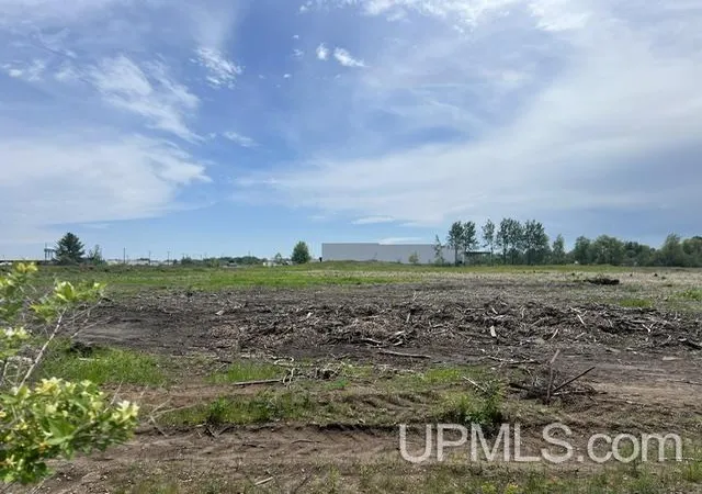 4th image of 928 N 30Th St, Escanaba, MI 49829 | MLS# 50210903