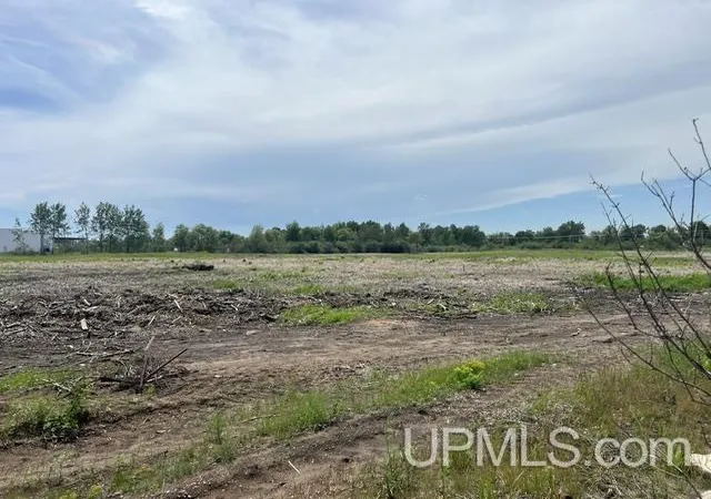 5th image of 928 N 30Th St, Escanaba, MI 49829 | MLS# 50210903