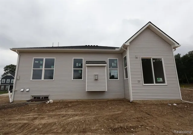 Photo 2 of Single family home for sale at 27119 Silo Dr, Saline, MI 48176 | MLS# 61020403 | Listing updated on 2026-09-12