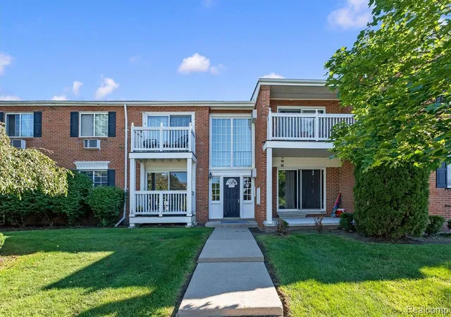 Homes for sale in Royal Oak, MI | 2400 Parmenter Blvd #104, Royal Oak, MI 48073 | MLS# 61005113