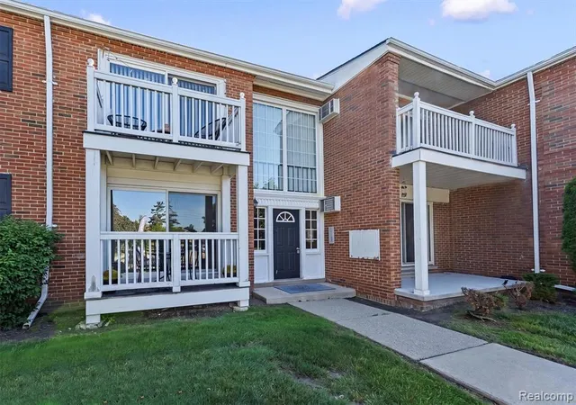 Homes for sale in Royal Oak, MI | 2400 Parmenter Blvd #104, Royal Oak, MI 48073 | MLS# 61005113
