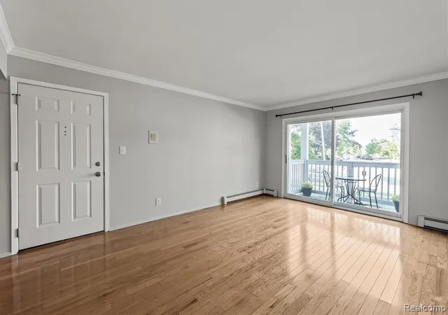 Homes for sale in Royal Oak, MI | 2400 Parmenter Blvd, Royal Oak, MI 48073