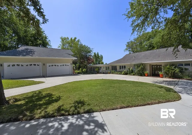 Photo 2 of Single family home for sale at 120 Patrician Dr, Spanish Fort, AL 36527 | MLS# 396425 | Listing updated on 2026-08-21