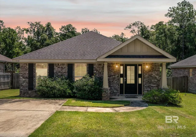 Homes for sale in Mobile, AL | 1254 W Forest Glen Dr, Mobile, AL 36618 | MLS# 399050